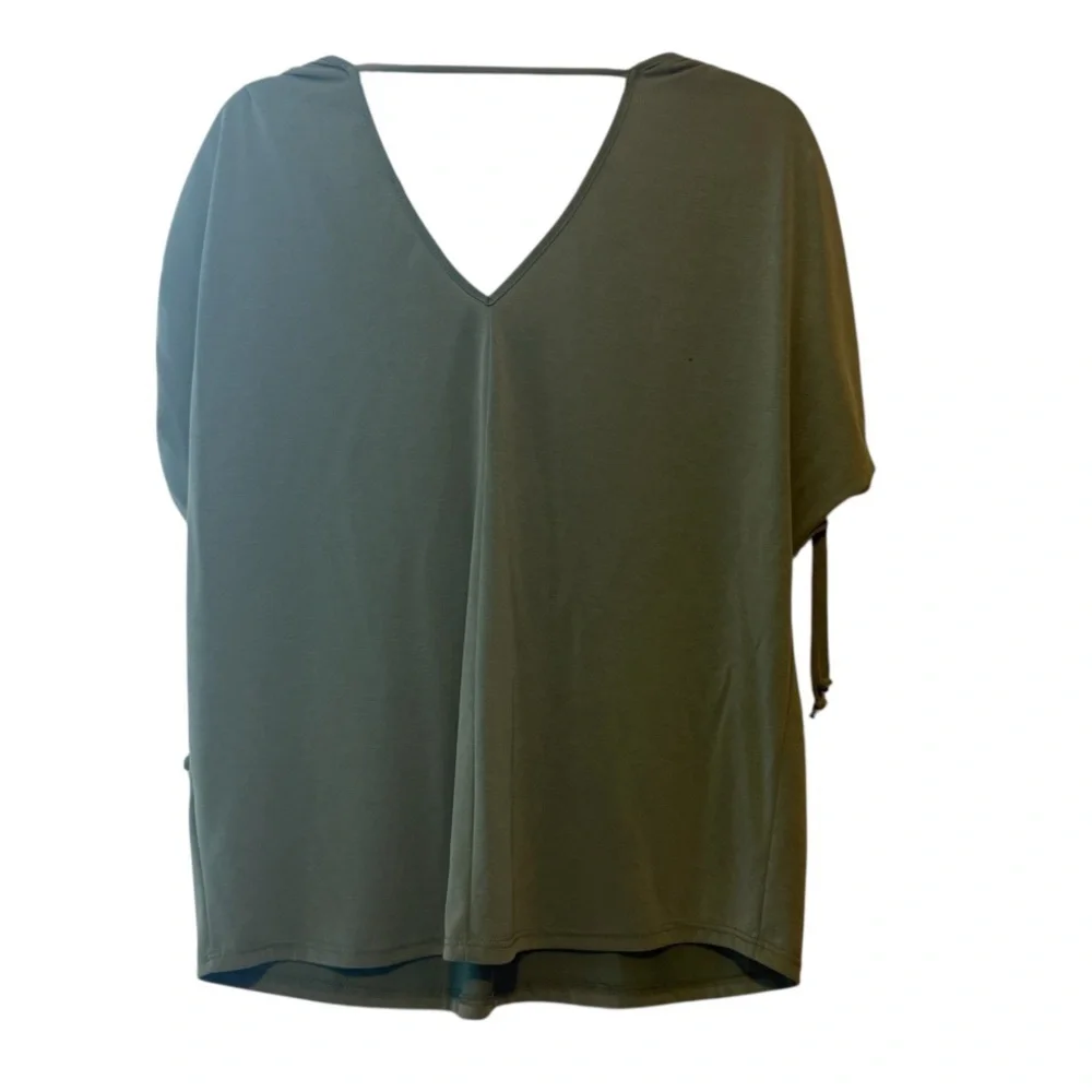Green Envelope Short Sleeve Top in Sage - Size L - Picture 2 of 4